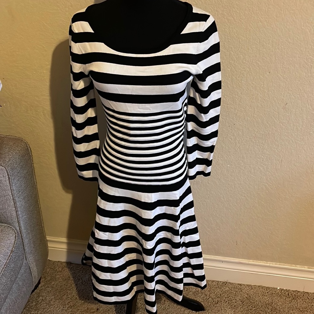Black and white dress - Picture 1 of 3